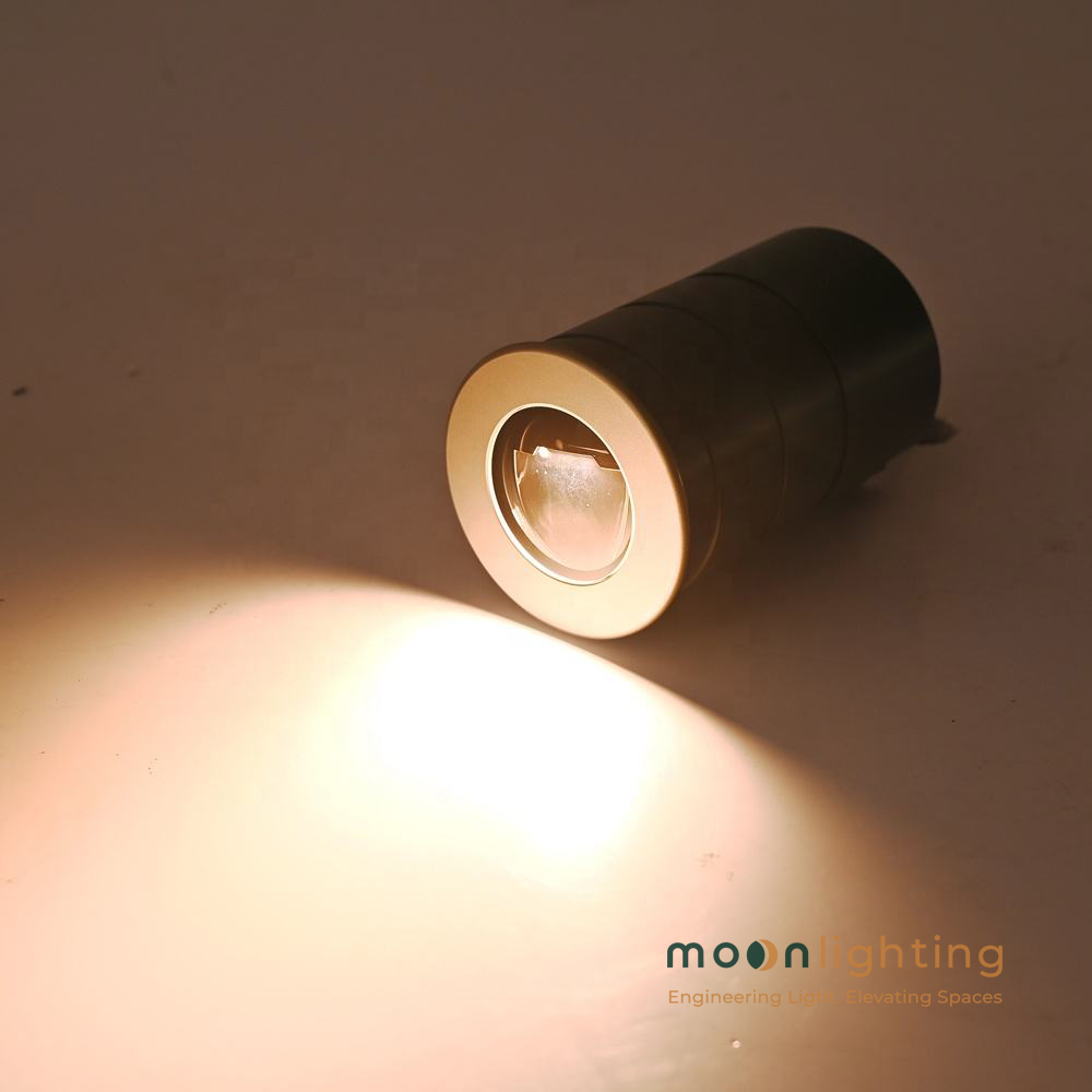 Hình ảnh thực tế mặt chóa khuyết hắt nghiêng thử ánh sáng góc 45 độ đèn âm đất mini MG-316 Series