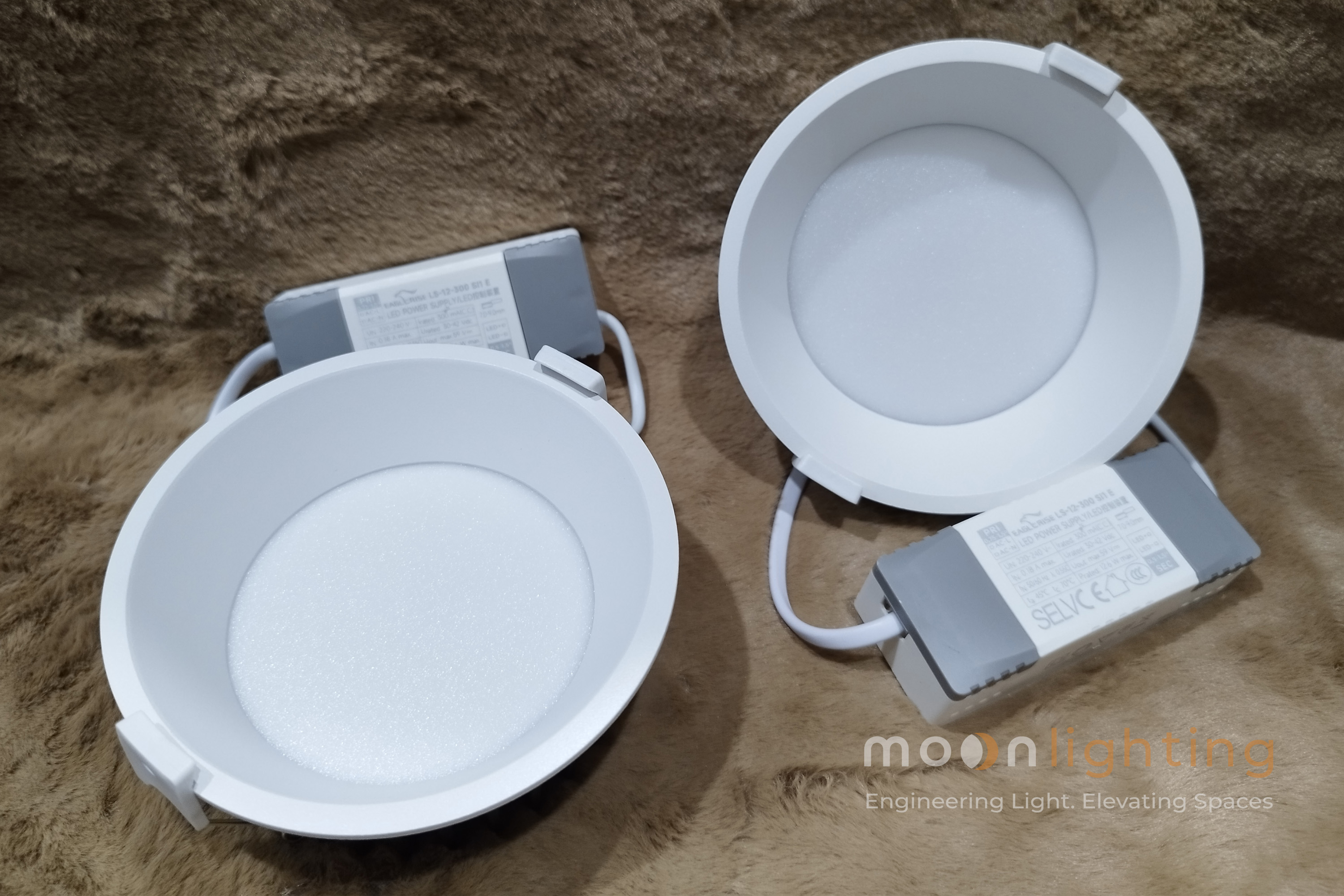 Cận cảnh bề mặt thực tế sản phẩm đèn downlight âm trần chống chói mg-smd5 series kết cấu lòng sâu tinh xảo sơn tĩnh điện mờ cao cấp