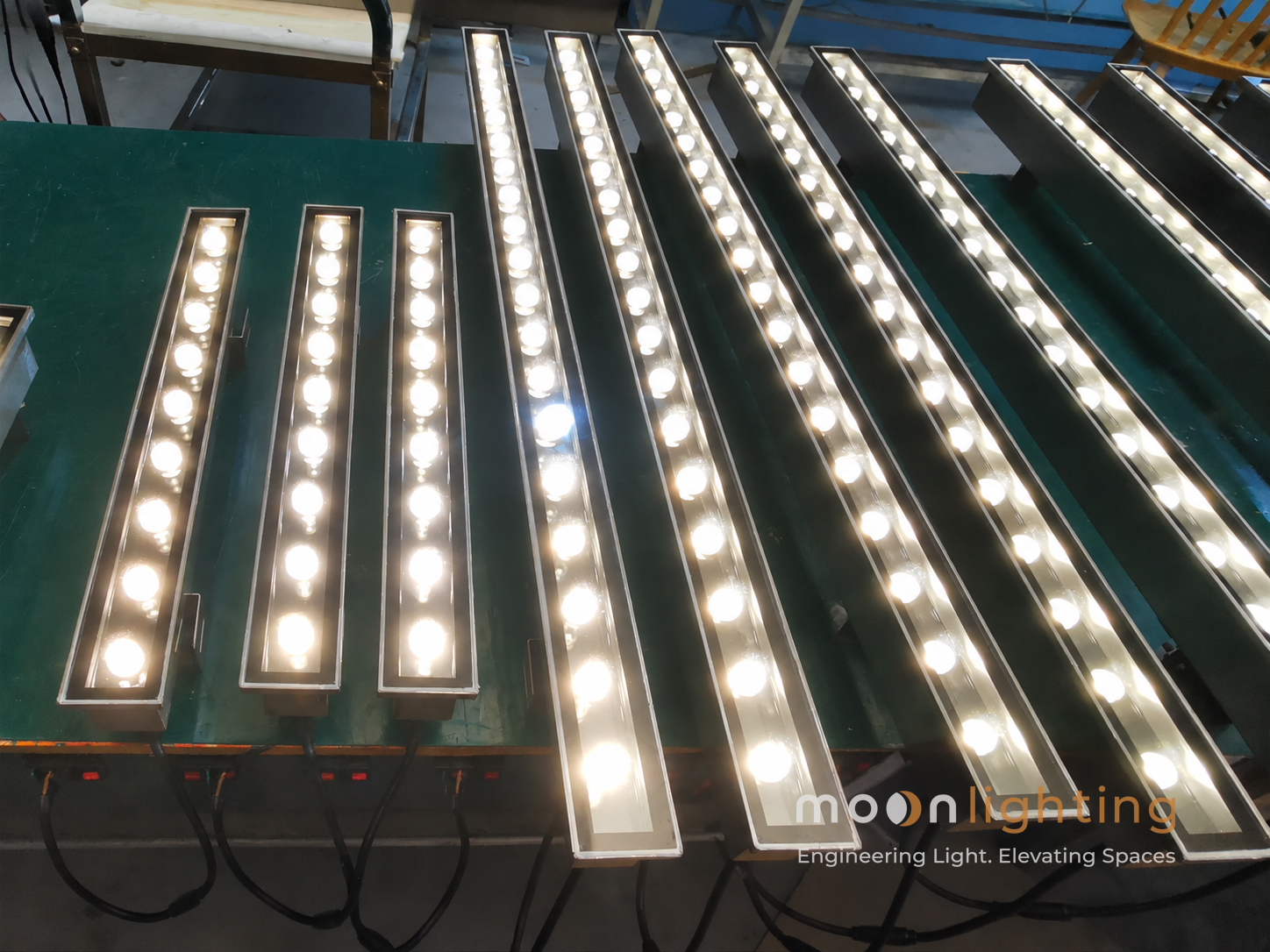 Ảnh thực tế kiểm tra ánh sáng điện đèn LED thanh âm nước MG-205 tại xưởng Moon Lighting