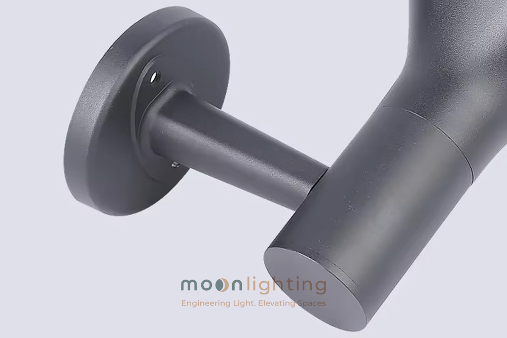 Chân đế nhôm đúc sơn tĩnh điện đèn gắn tường MG-SL1805 Cận cảnh bề mặt chân đế nhôm đúc nguyên khối sơn tĩnh điện màu đen nhám chắc chắn của đèn gắn tường năng lượng mặt trời MG-SL1805 Moon Lighting