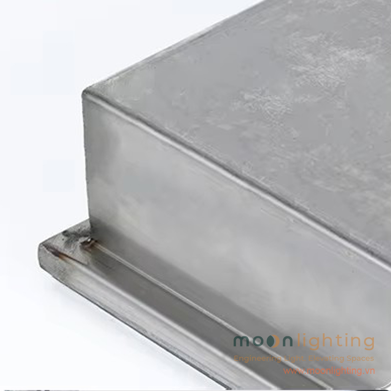 Cận cảnh bề mặt Inox 316 đế đèn gạch Piano âm đất MG-308PI Series chống ăn mòn