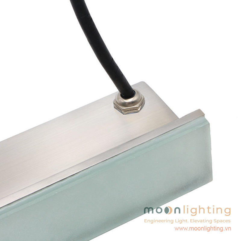 Cận cảnh chi tiết bề mặt kính cường lực mờ đục T12mm chịu lực IK09 đun keo Epoxy IP67 vỏ nhôm đúc đèn gạch thanh âm sàn MG-308L