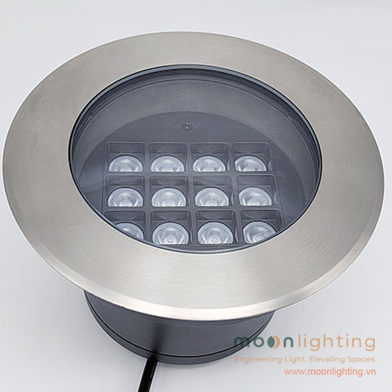 Cận cảnh bề mặt Inox 316 cao cấp và kính cường lực chống chói đèn âm đất Matrix MG-310A Series