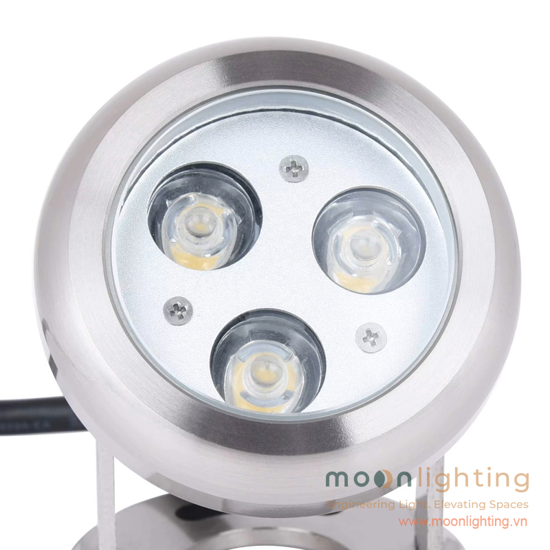 Cận cảnh mặt kính cường lực và 3 chip LED siêu sáng đèn âm nước 3W