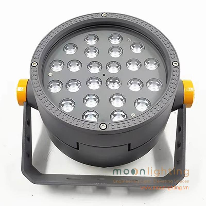 Mặt kính cường lực và thấu kính LED rọi kiến trúc đèn LED MG-605 Series Góc nhìn chính diện mặt trước gồm mặt kính cường lực trong suốt kết hợp hệ thống chao thấu kính LED tròn cao cấp của đèn LED chiếu điểm rọi kiến trúc MG-605 Series Moon Lighting