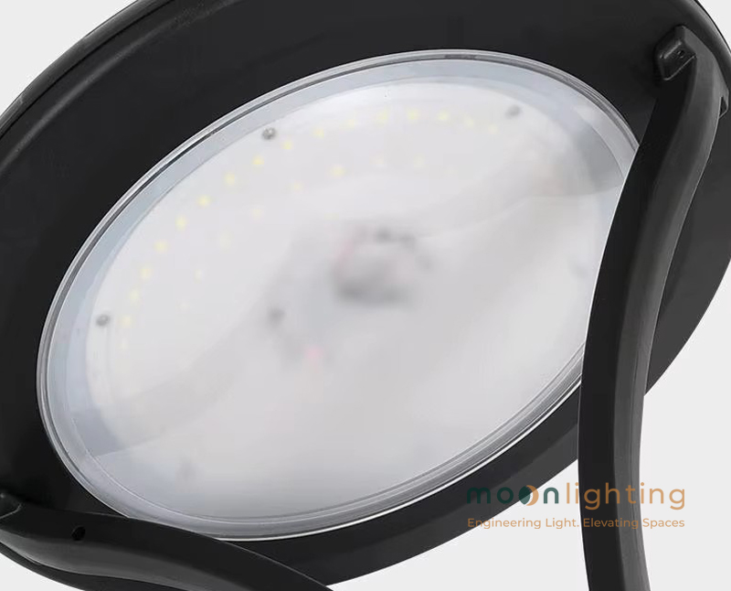 Bề mặt chao đèn và chip LED Đèn cột sân vườn Solar MG-SL002 Cận cảnh bề mặt chao đèn và chip LED chiếu sáng Đèn cột sân vườn Solar MG-SL002 chính hãng Moon Lighting