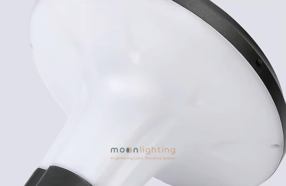 Cận cảnh chao nhựa Polycarbonate tản quang cao cấp thiết kế dạng kèn hướng lên độc đáo của đèn gắn tường năng lượng mặt trời MG-SL1804 Moon Lighting