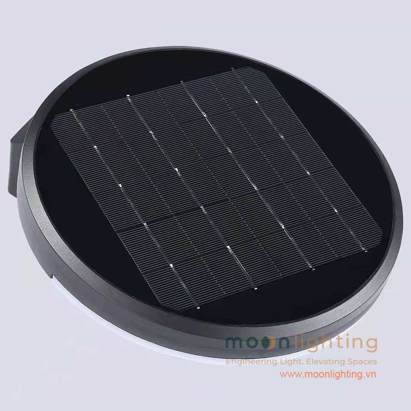 Cận cảnh bề mặt tấm pin thu năng lượng mặt trời hiệu suất hấp thu cao trên đỉnh đèn gắn tường MG-SL1802 Moon Lighting