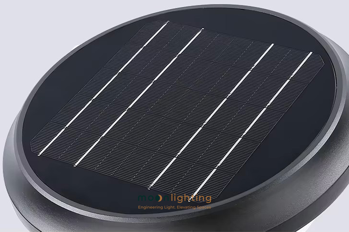 Cận cảnh bề mặt tấm thu pin năng lượng mặt trời hiệu suất cao đặt trên đỉnh đèn gắn tường MG-SL1803 Moon Lighting