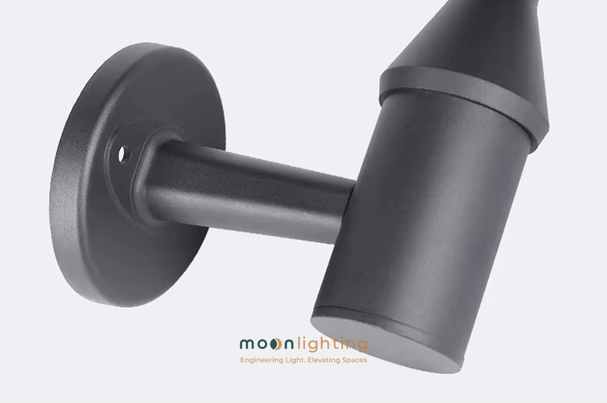 Cận cảnh thân nhôm đúc nguyên khối sơn tĩnh điện và mặt bích chân đế cấy vít cố định vững chắc lên tường của đèn gắn tường MG-SL1803 Moon Lighting