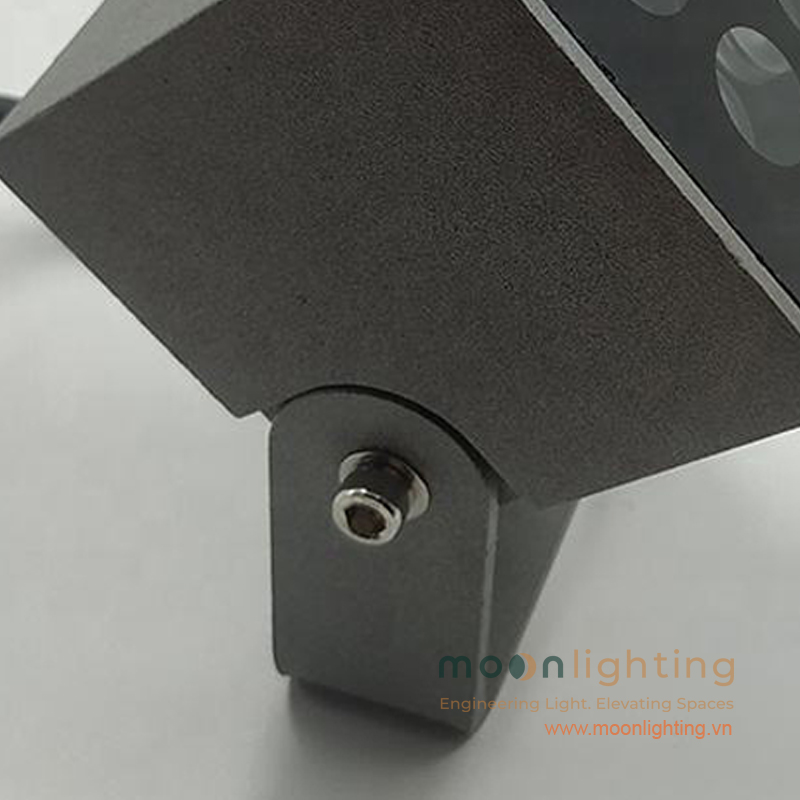 Cận cảnh quai gá chân đế nhôm đúc chịu lực và ốc lục giác Inox 304 điều chỉnh khóa góc rọi linh hoạt cho đèn LED chiếu cột kiến trúc MG-609 Series Moon Lighting