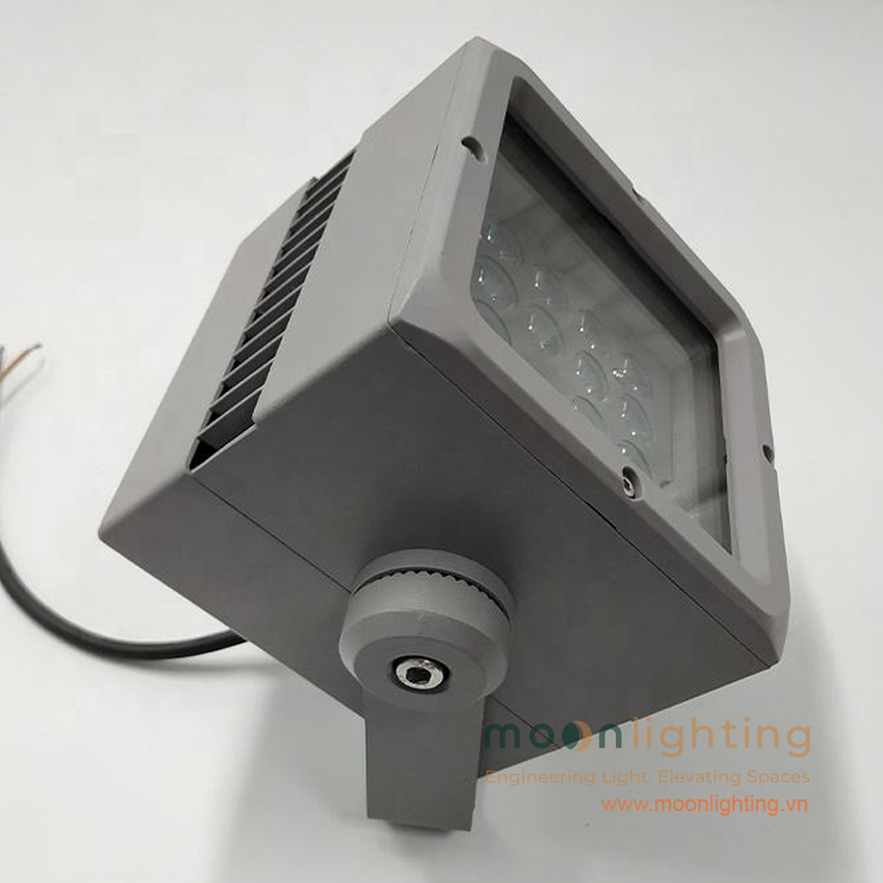 Cận cảnh khớp xoay linh hoạt và bu-lông inox lục giác khóa định vị góc chiếu rọi cột chính xác của đèn LED Project Light MG-607 Series Moon Lighting