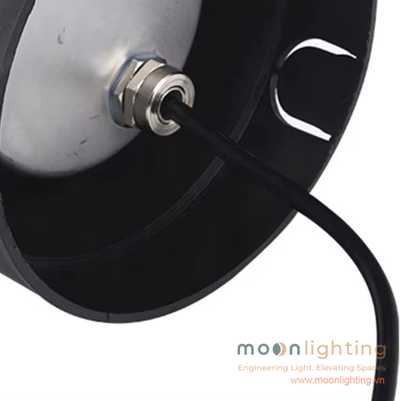 Cận cảnh đai ốc siết dây nguồn chống thấm PG Gland đồng mạ niken tiêu chuẩn IP68 đèn âm nước MG-203