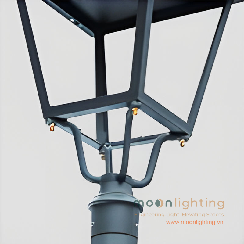 Góc nghiêng thực tế đầu đèn trang trí sân vườn MG-SL017 50W Cận cảnh góc nghiêng cấu trúc khung và cổ cắm trụ đầu đèn sân vườn điện lưới AC220V MG-SL017