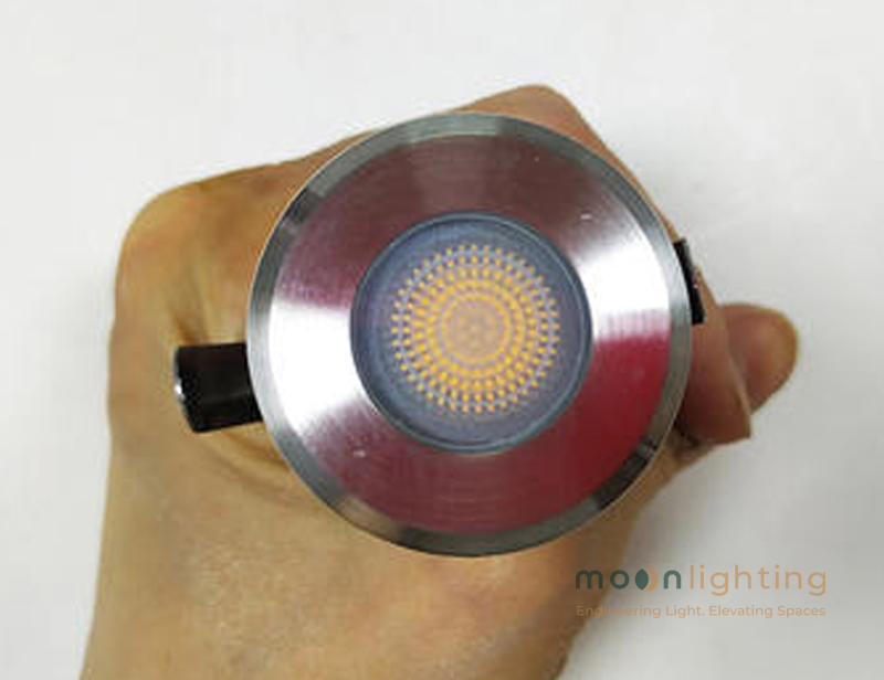 Cận cảnh mặt kính mờ chống lóa đèn âm đất mini MG-103 Moon Lighting