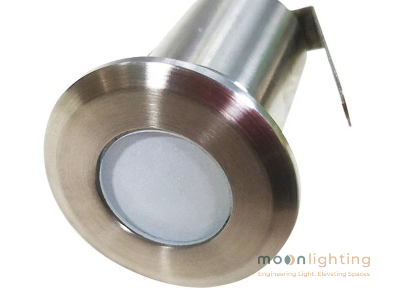 Cận cảnh mặt kính trong suốt đèn LED âm sàn mini MG-103 cao cấp