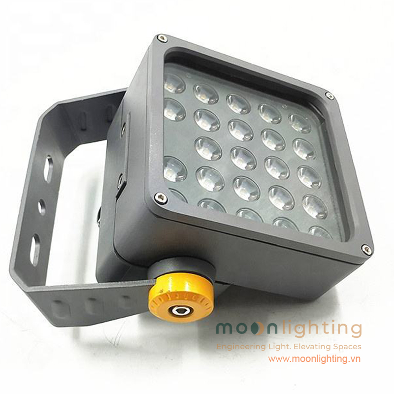 Cận cảnh mặt kính cường lực trong suốt và ma trận mắt LED hình vuông hội tụ ánh sáng rọi cột mặt tiền tòa nhà của đèn LED Project Light MG-606 Series Moon Lighting
