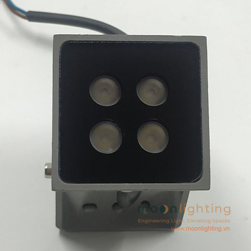 Góc nhìn chính diện mặt tiền đèn LED MG-609 Series phiên bản 4 thấu kính LED tròn gom chùm tia sáng rọi cột kiến trúc sắc nét Moon Lighting
