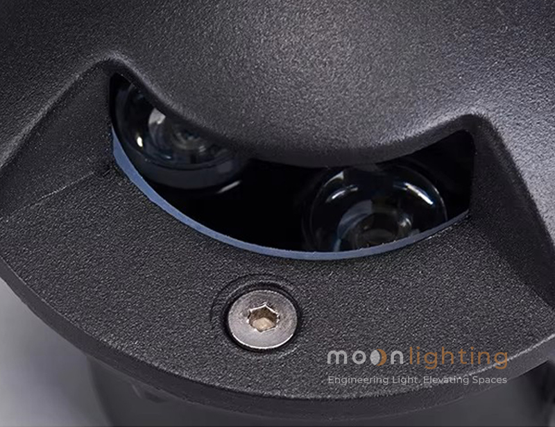 Cận cảnh khe hắt sáng và thấu kính thảm LED cao cấp đèn âm đất 4 hướng Moon Lighting