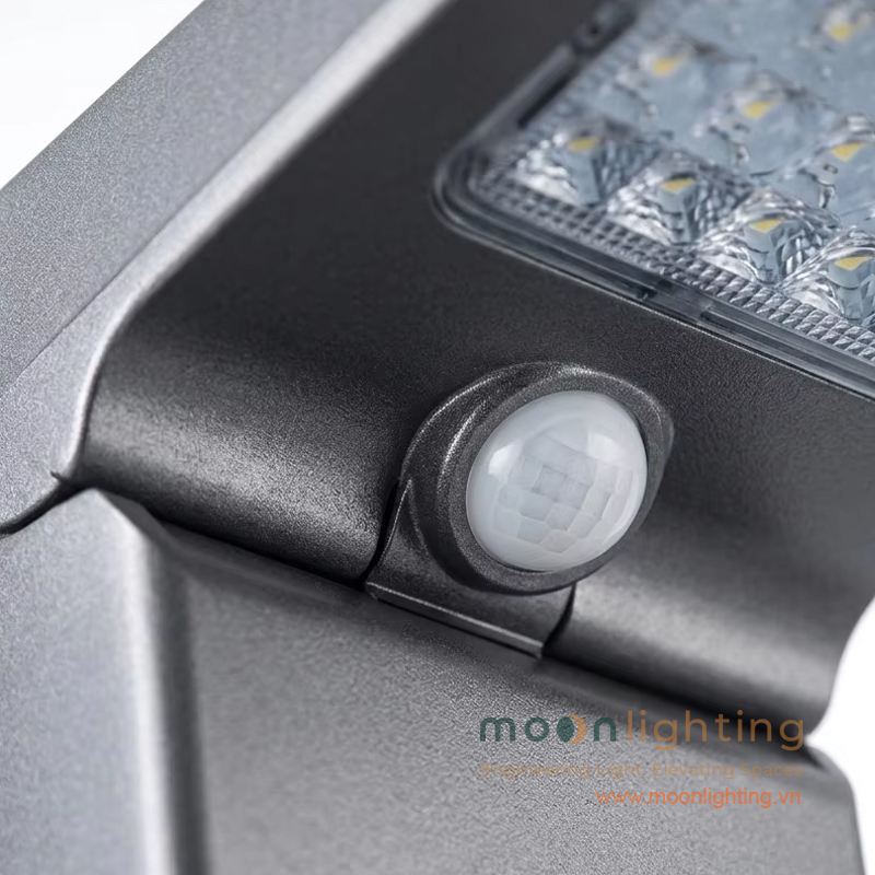 Cận cảnh mắt thần cảm biến chuyển động PIR thông minh tích hợp trên đèn trụ sân vườn năng lượng mặt trời MG-SL1406 Moon Lighting