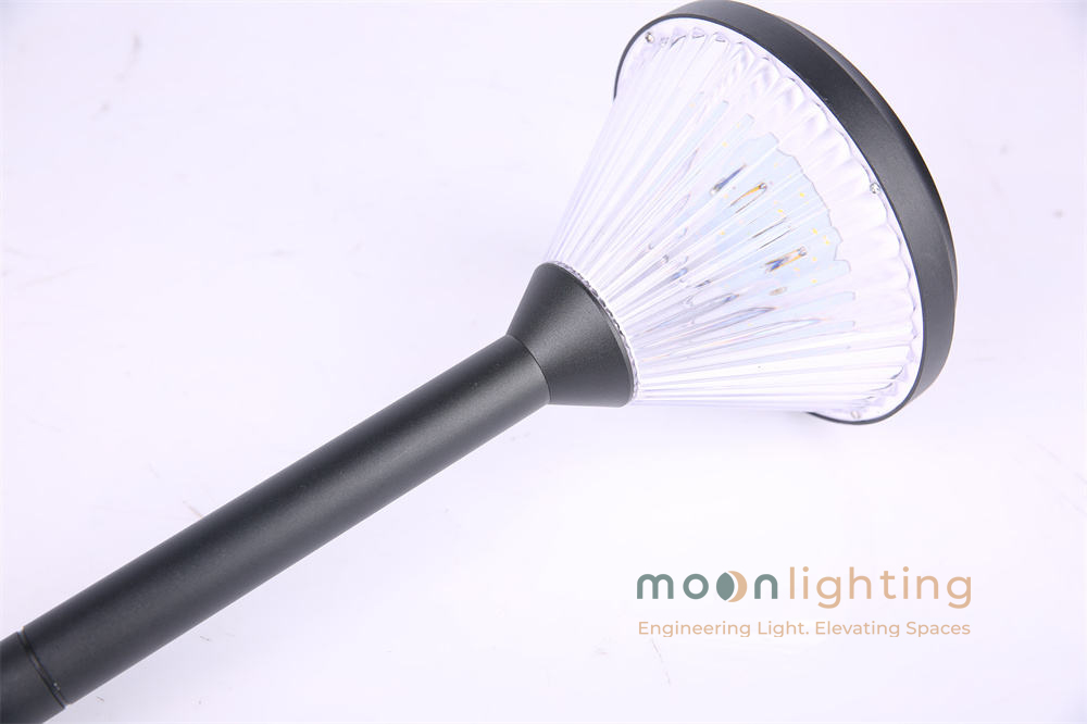 Cận cảnh thân trụ đèn nhôm đúc phủ sơn tĩnh điện chống gỉ sét ngoài trời của đèn trụ sân vườn MG-SL1401 Moon Lighting