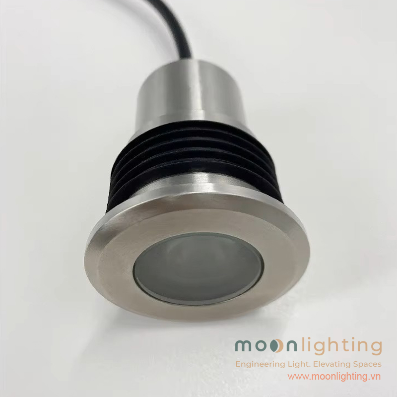 Bề mặt kính cường lực và viền Inox chống ăn mòn đèn âm sàn mini MG-104