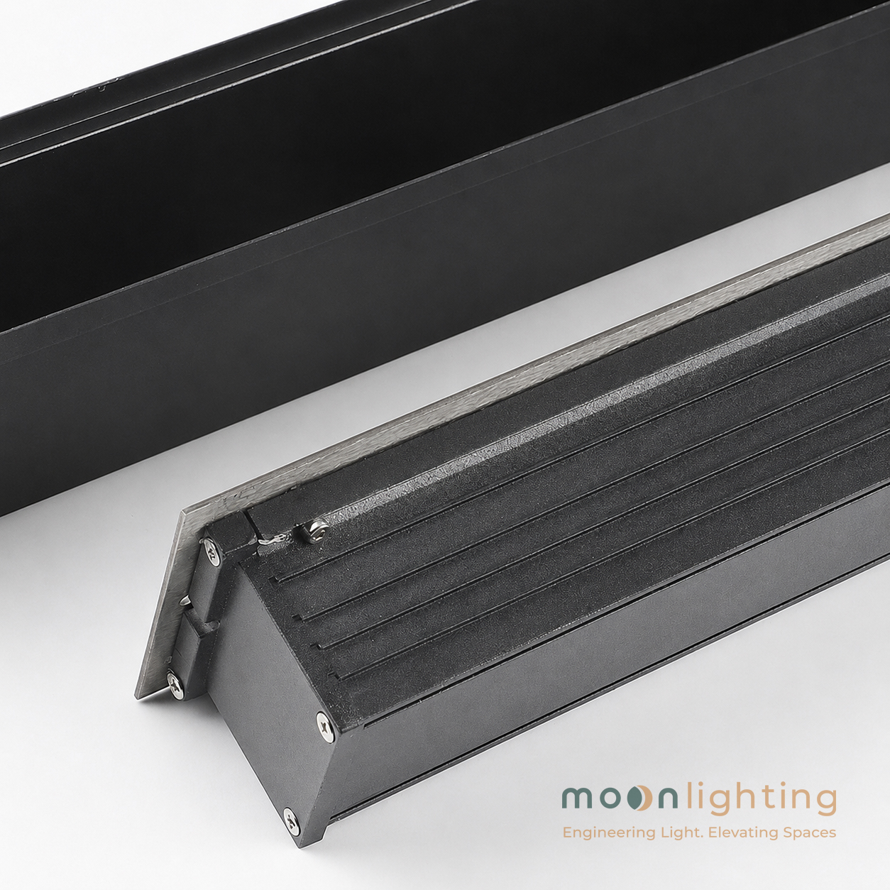 Vỏ nhôm đúc tản nhiệt và hộp nhựa bảo vệ âm sàn đèn thanh âm đất MG-318