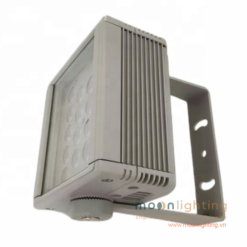 Chi tiết phom dáng mỏng và quai gá bắt vít đèn LED MG-612 Series Chi tiết thiết kế phom mỏng hiện đại, khe thoát nhiệt thông minh và quai gá thép đục lỗ bắt vít đa hướng của đèn pha LED MG-612 Series Moon Lighting