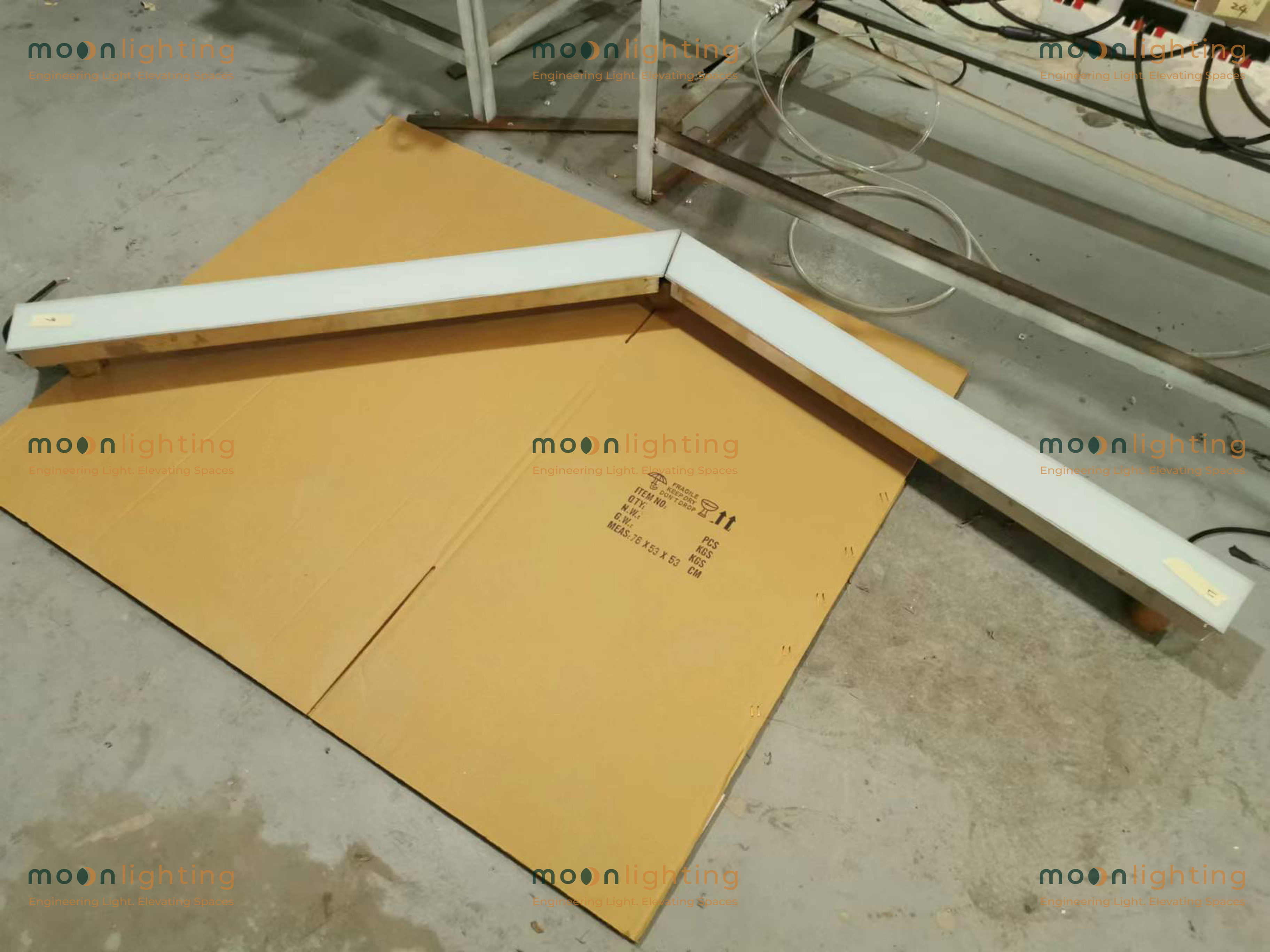 Kiểm tra độ kín nước IP67 và độ chịu lực IK09 của Đèn gạch cong âm sàn MG-308LC tại xưởng