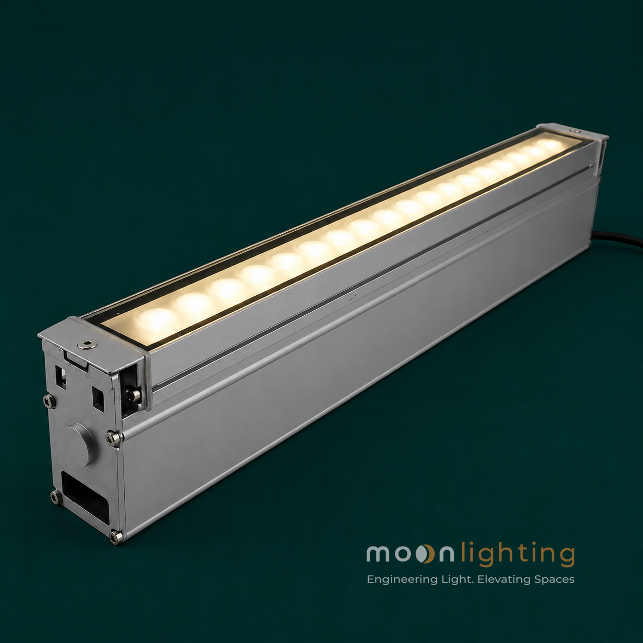 Thi công đặt âm dải Đèn LED thanh âm đất MG-312-24W trùng khớp khe mạch đá lát sân