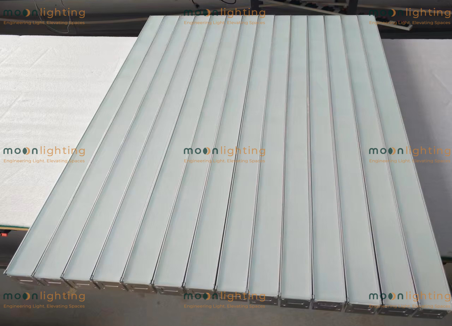 Đèn LED thanh âm sàn MG-314 Series chờ khô keo Epoxy chuyên dụng kiểm tra khả năng chống nước IP67 tuyệt đối