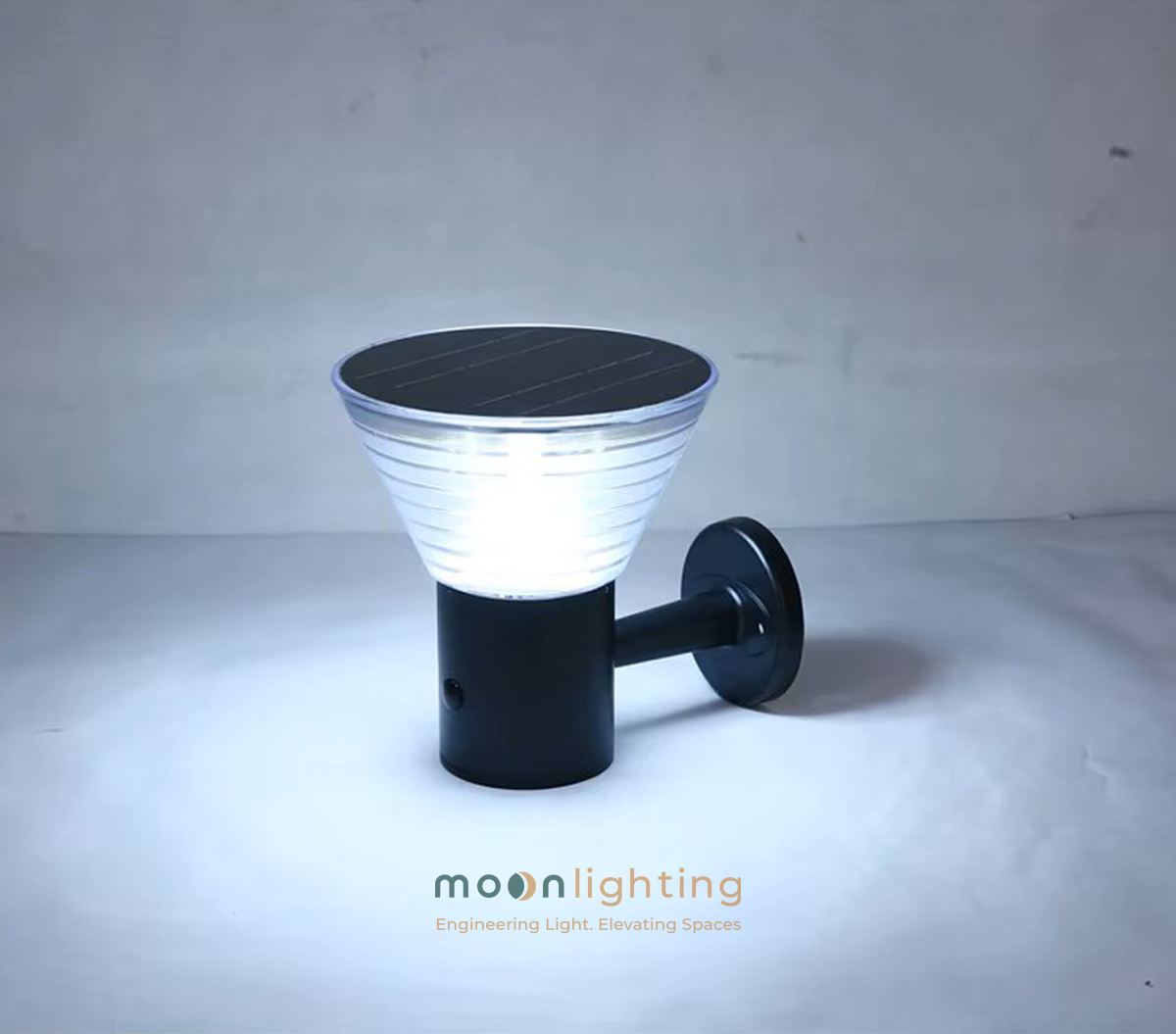 Ảnh thực tế ánh sáng trắng đèn gắn tường MG-SL1510 Ảnh thực tế đèn gắn tường năng lượng mặt trời MG-SL1510 phát ánh sáng trắng hiện đại nhiệt độ màu 6500K Moon Lighting