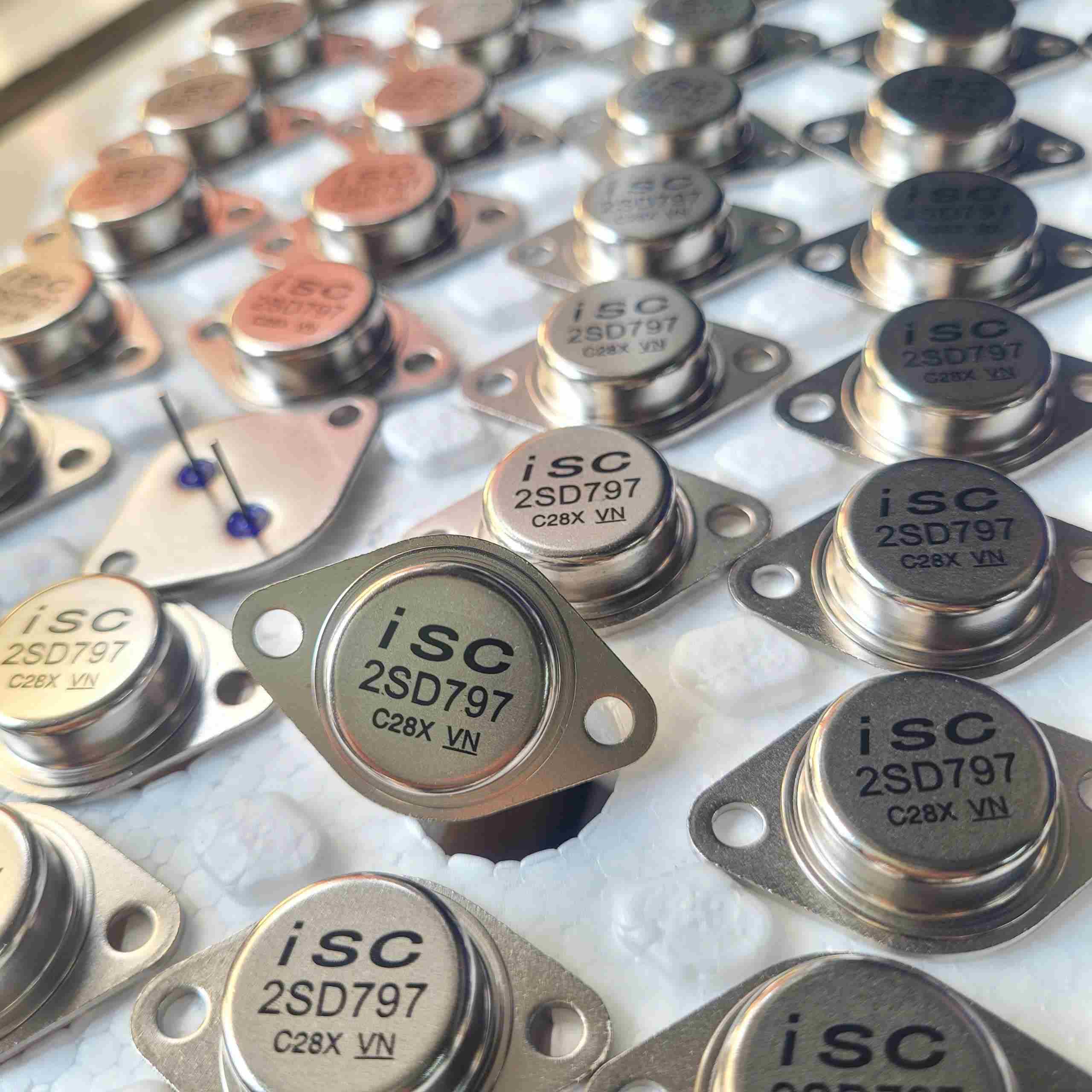 Sò công suất 2SD797 chip to yên ngựa hàng mới ISC797