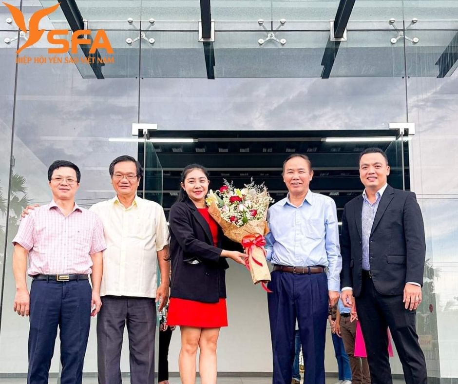 Thứ Trưởng Bộ NN & PTNT Phùng Đức Tiến Và Đoàn Công Tác Đến Thăm, Làm Việc Tại Nhà Máy Công Ty Cổ Phần Việt Nam Quốc Yến