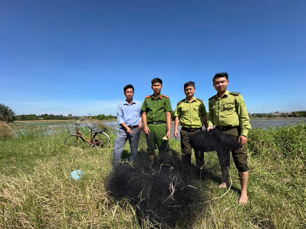 Phát hiện hành vi giăng lưới bẫy, bắt chim hoang dã tại tỉnh Tây Ninh.