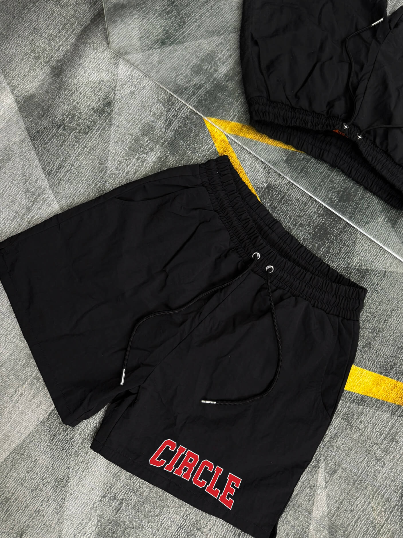 Quần Shorts Dù Circle Red Logo Form Rộng – Streetwears SG