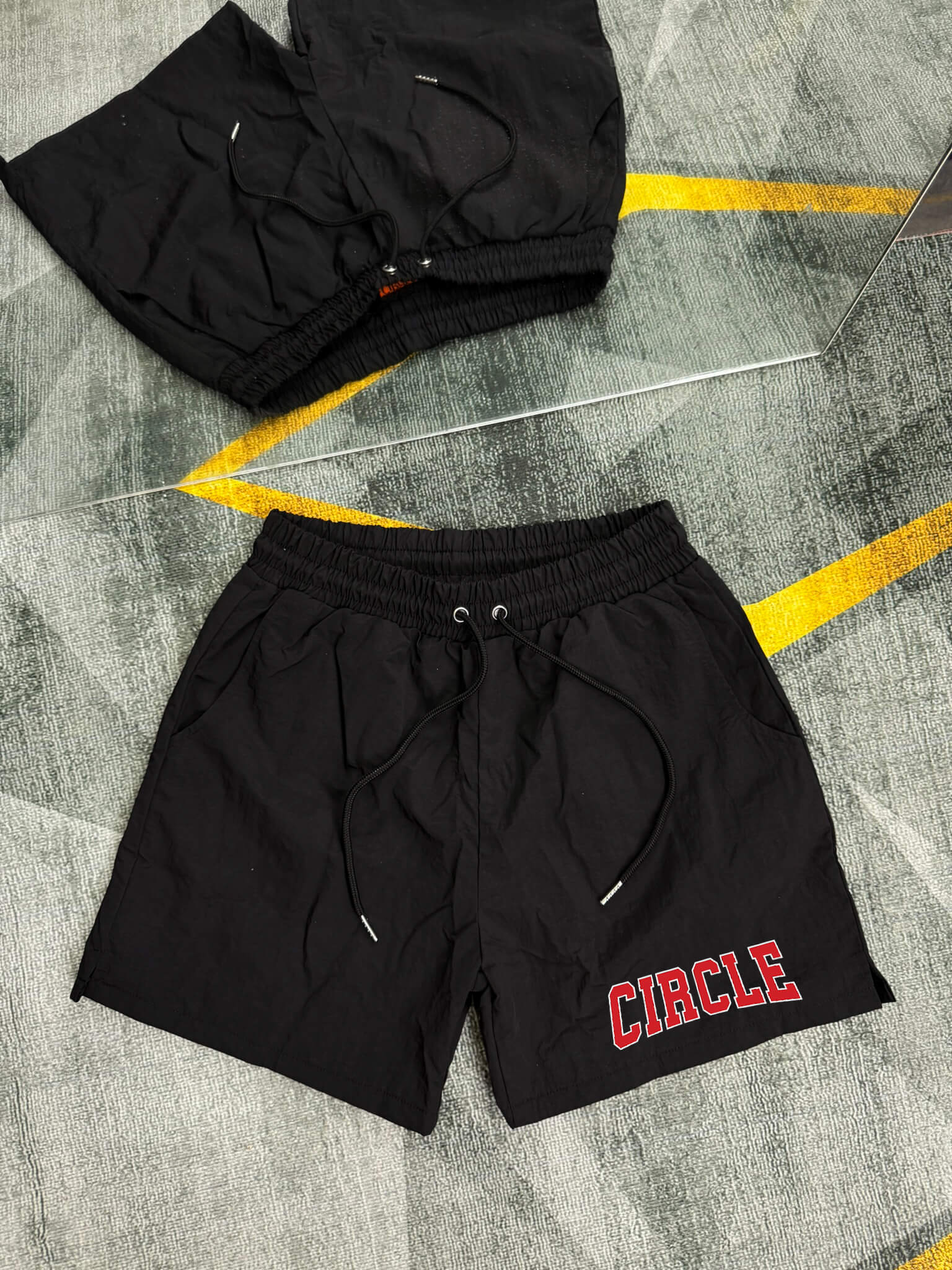 Quần Shorts Dù Circle Red Logo Form Rộng – Streetwears SG