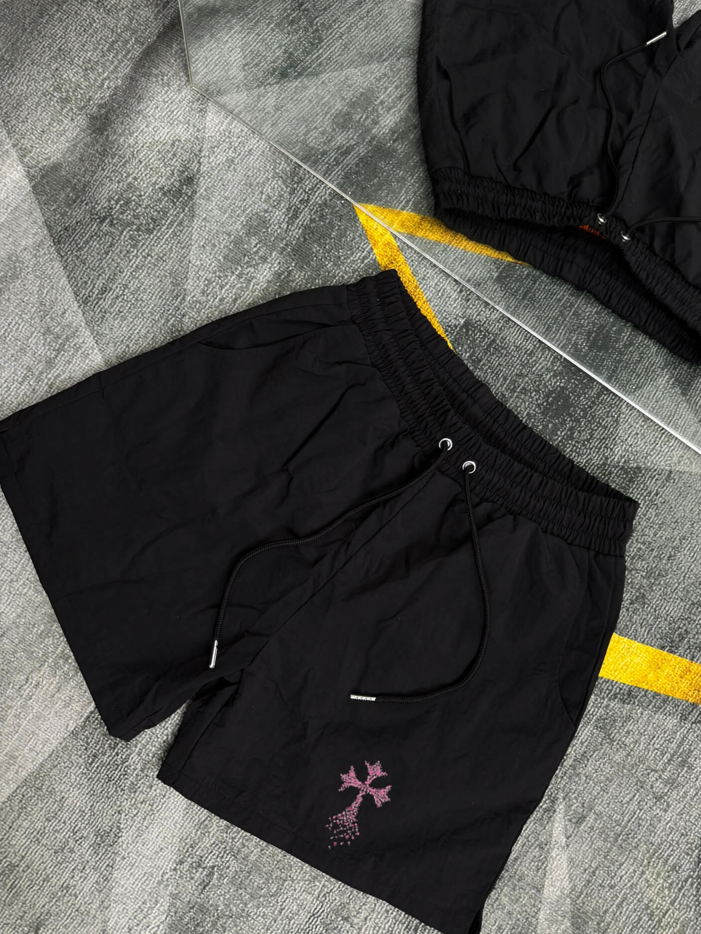 Quần Shorts Dù Pink Diamond Cross Form Rộng – Streetwears SG