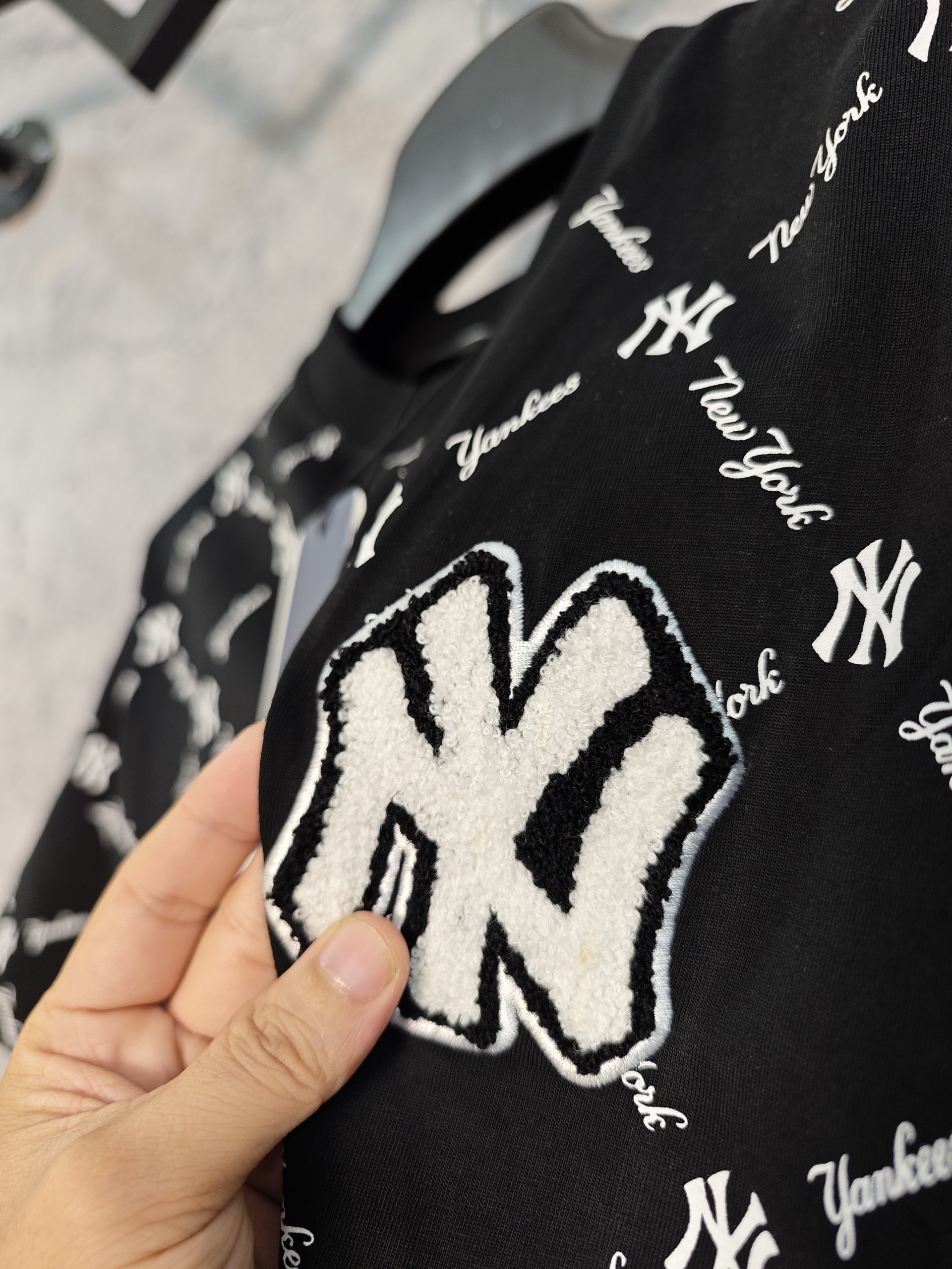 Áo thun MLB mono gram logo thêu xù - Streetwears SG