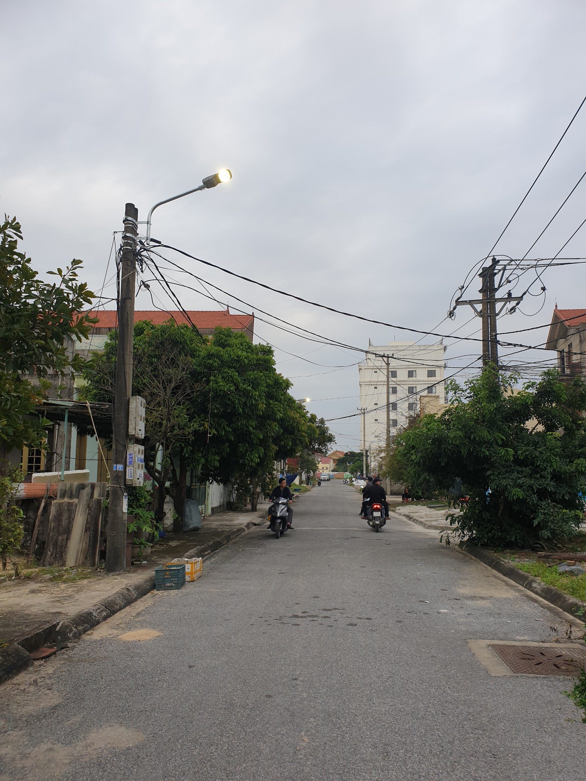 CÔNG TY CƠ ĐIỆN HOÀNG AN THỰC HIỆN NÂNG CẤP TUYẾN ĐIỆN CHIẾU SÁNG BẰNG ĐÈN LED ĐƯỜNG NGUYỄN THỊ ĐỊNH