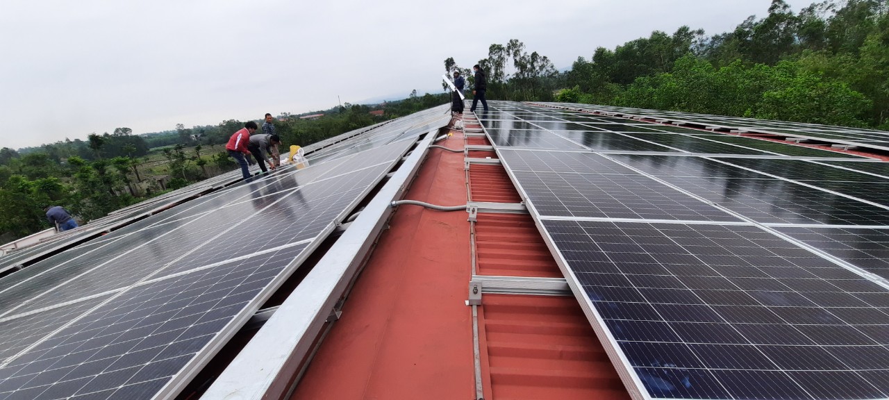 CÔNG TY CƠ ĐIỆN HOÀNG AN THI CÔNG LẮP ĐẶT HỆ THỐNG NĂNG LƯỢNG MẶT TRỜI 125KWP CHO CTY THẦN THỊNH