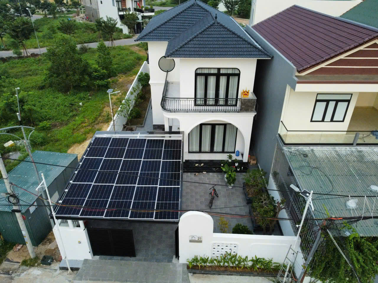 Thi công hệ thống năng lượng mặt trời 8.8kWp tại Biệt thự ở Bắc Lý