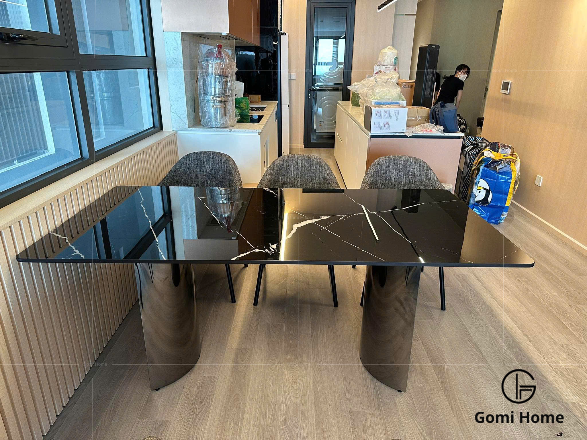 Bàn Ăn Chân Trăng Khuyết ( Đá Siêu Tinh Thể )