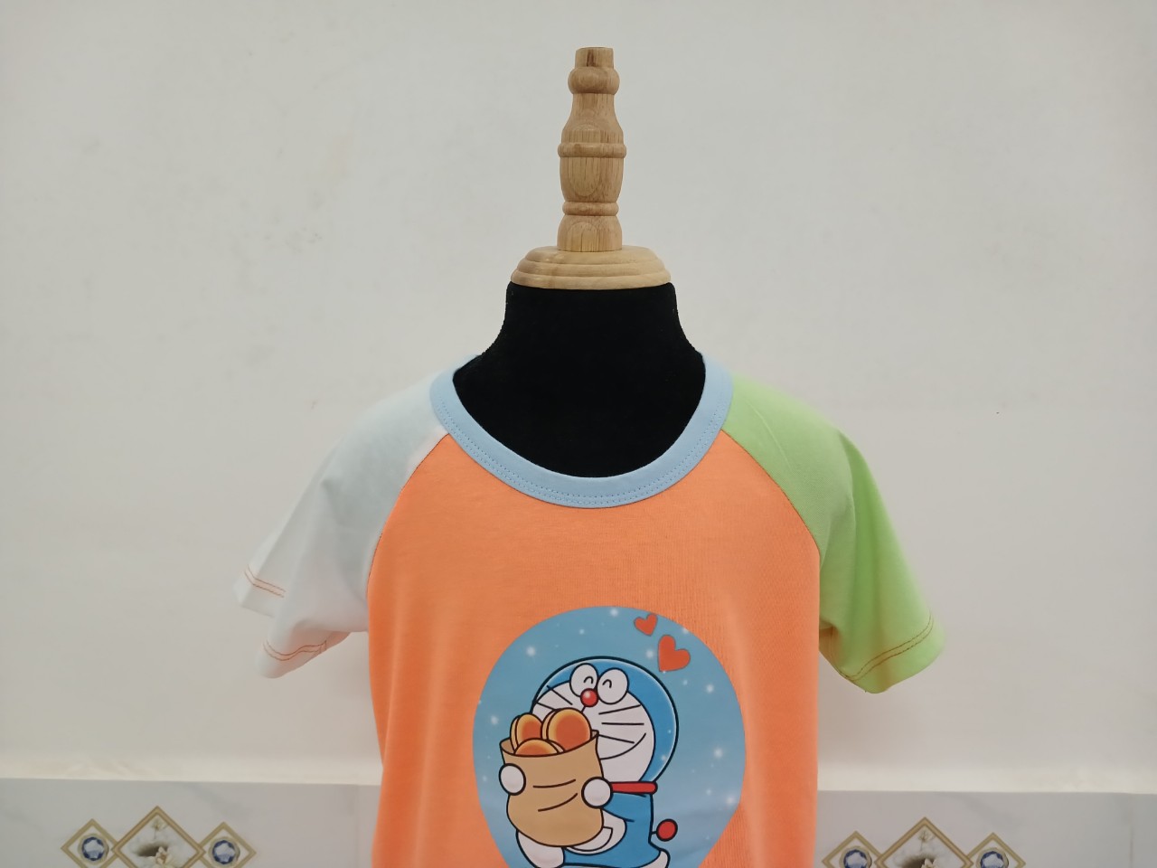 ÁO TSHIRT UNISEX PHỐI TAY RAGLAN DOREMON CAM SỐ 2