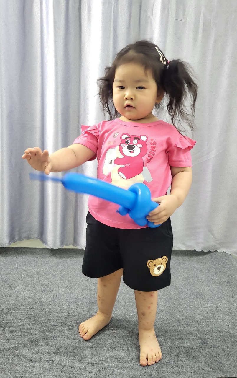 ÁO KIỂU BÉ GÁI GẤU DÂU