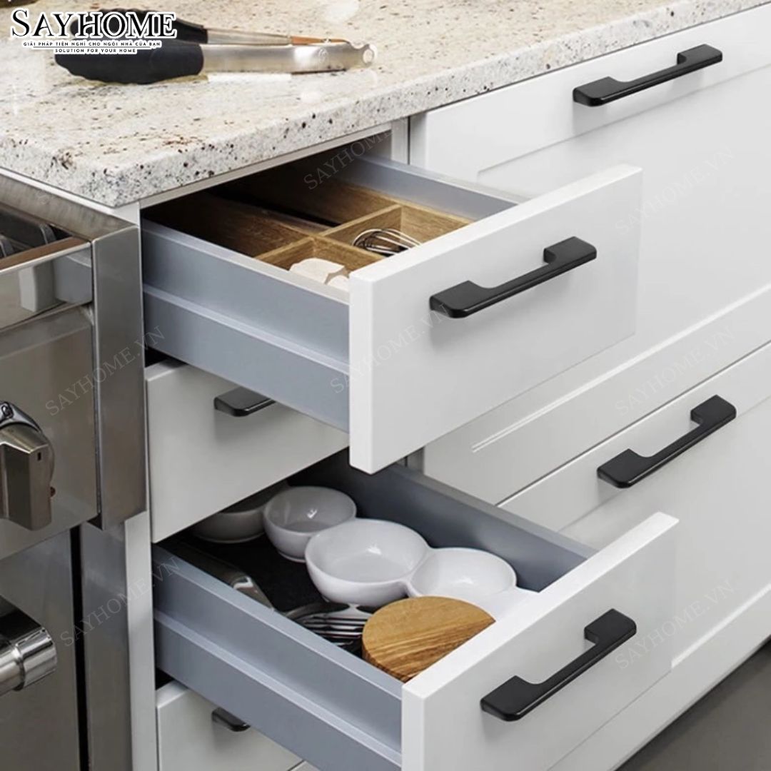 Tay nắm tủ hiện đại màu vàng và đen SH5D51V1 tại Thành phố Hồ Chí Minh