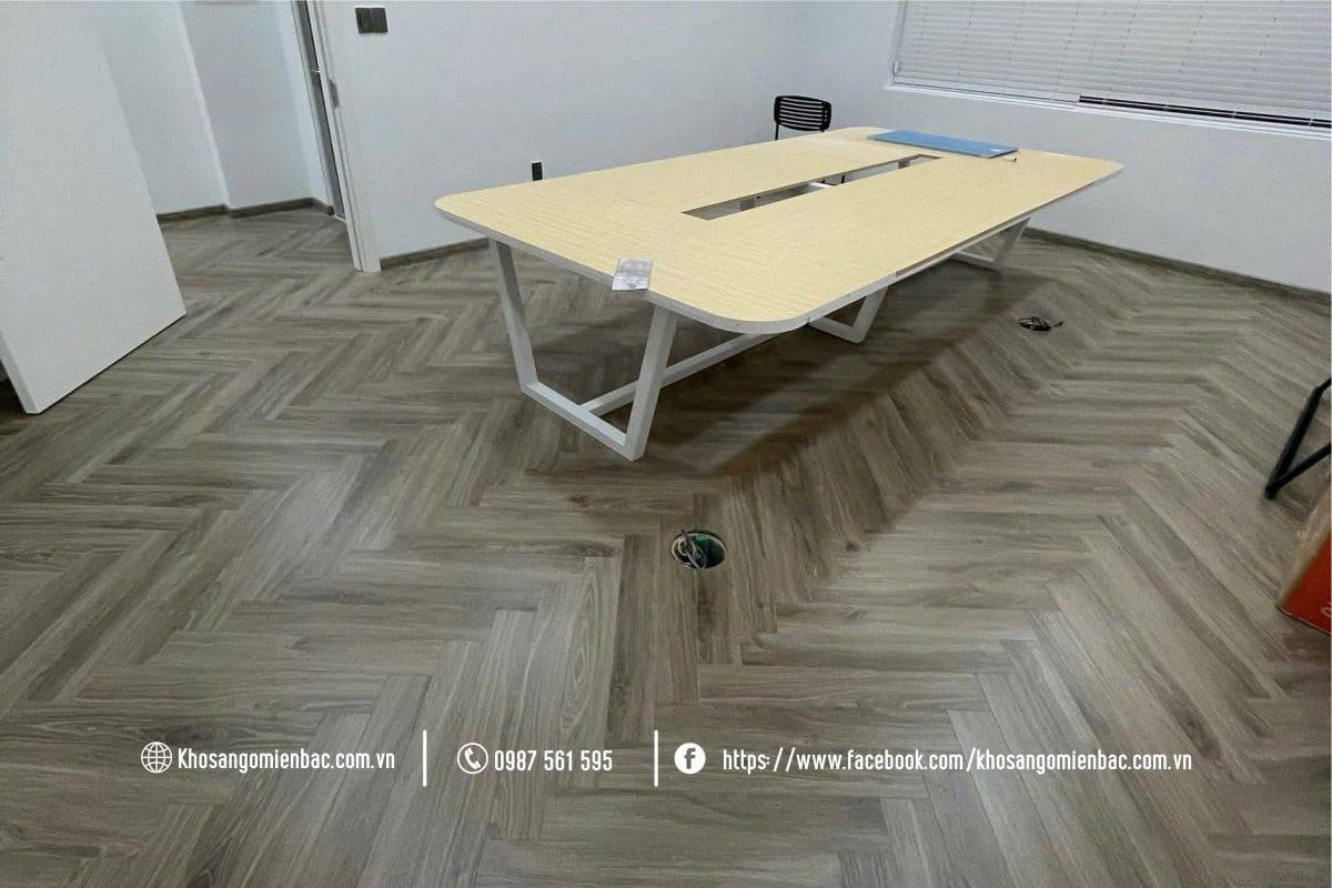 Thi công sàn gỗ xương cá cốt nâu Royal Wood Rover RC-6300 tại Hà Nội