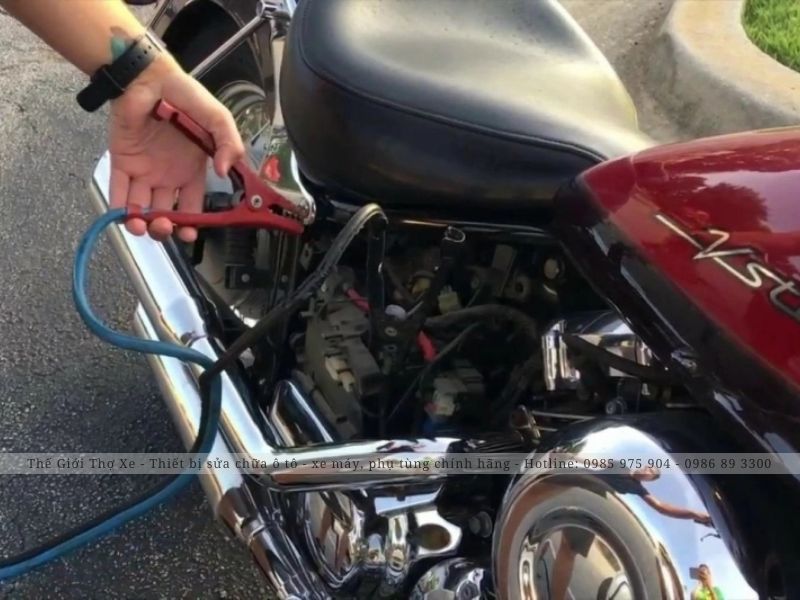 Tình trạng ắc quy nóng lên quá mức khi sạc có thể do nhiều nguyên nhân khác nhau 
