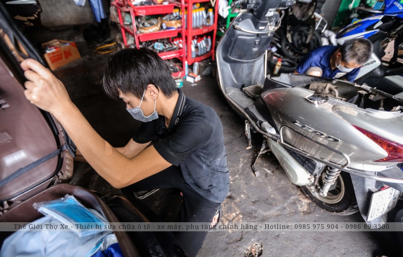 Học sửa xe máy miễn phí tại tiệm sửa xe 