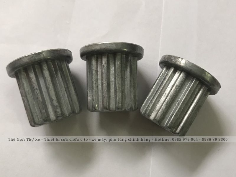 Mở ốc mâm máy giặt giúp vệ sinh lồng giặt dễ dàng và sạch sẽ 